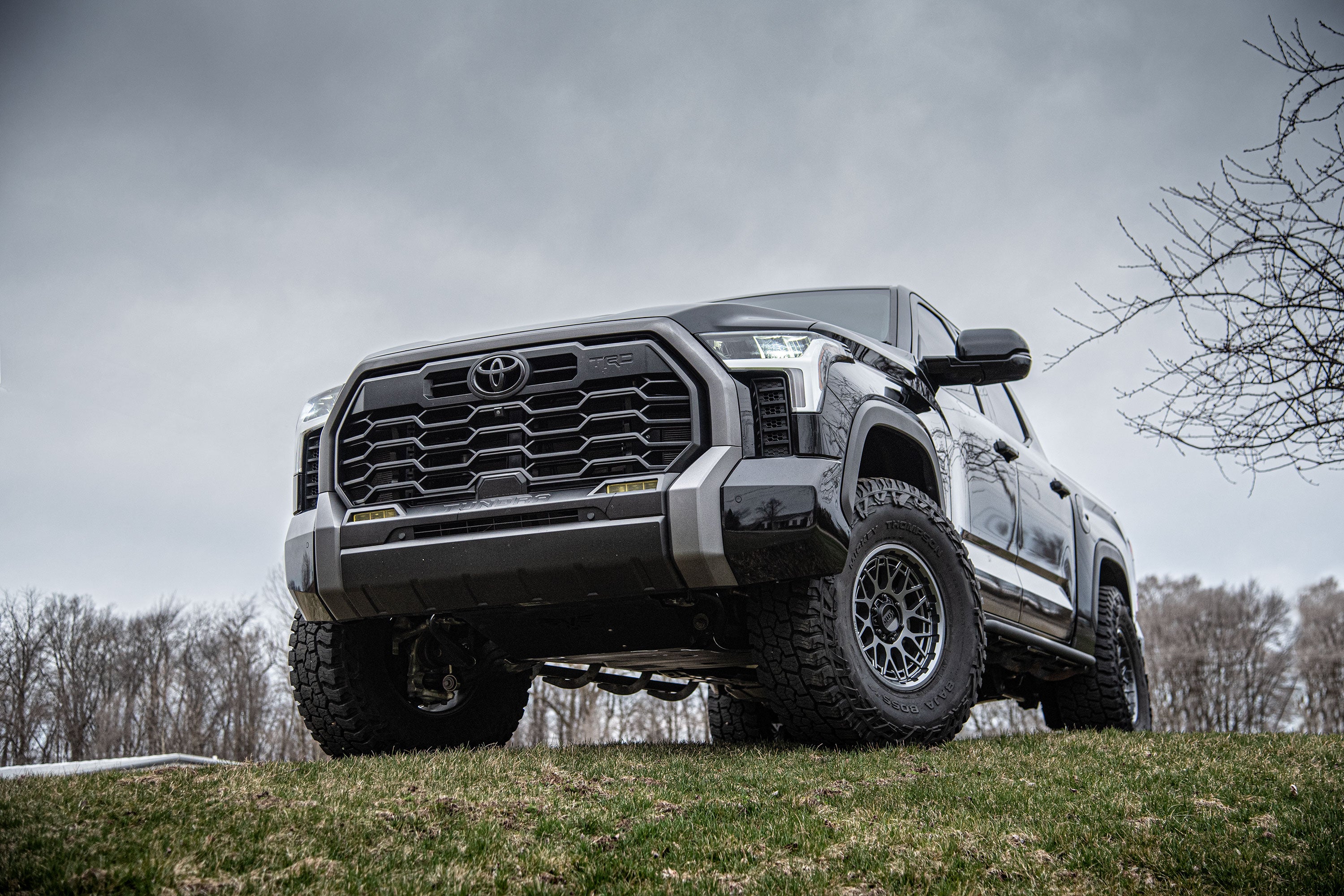 https://serenity-foxfactory.asset.akeneo.cloud/fox_asset_family/media/Toyota_Tundra_2022_B3in_02.jpg