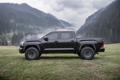 https://serenity-foxfactory.asset.akeneo.cloud/fox_asset_family/media/Toyota_Tundra_2022_B3in_09.jpg