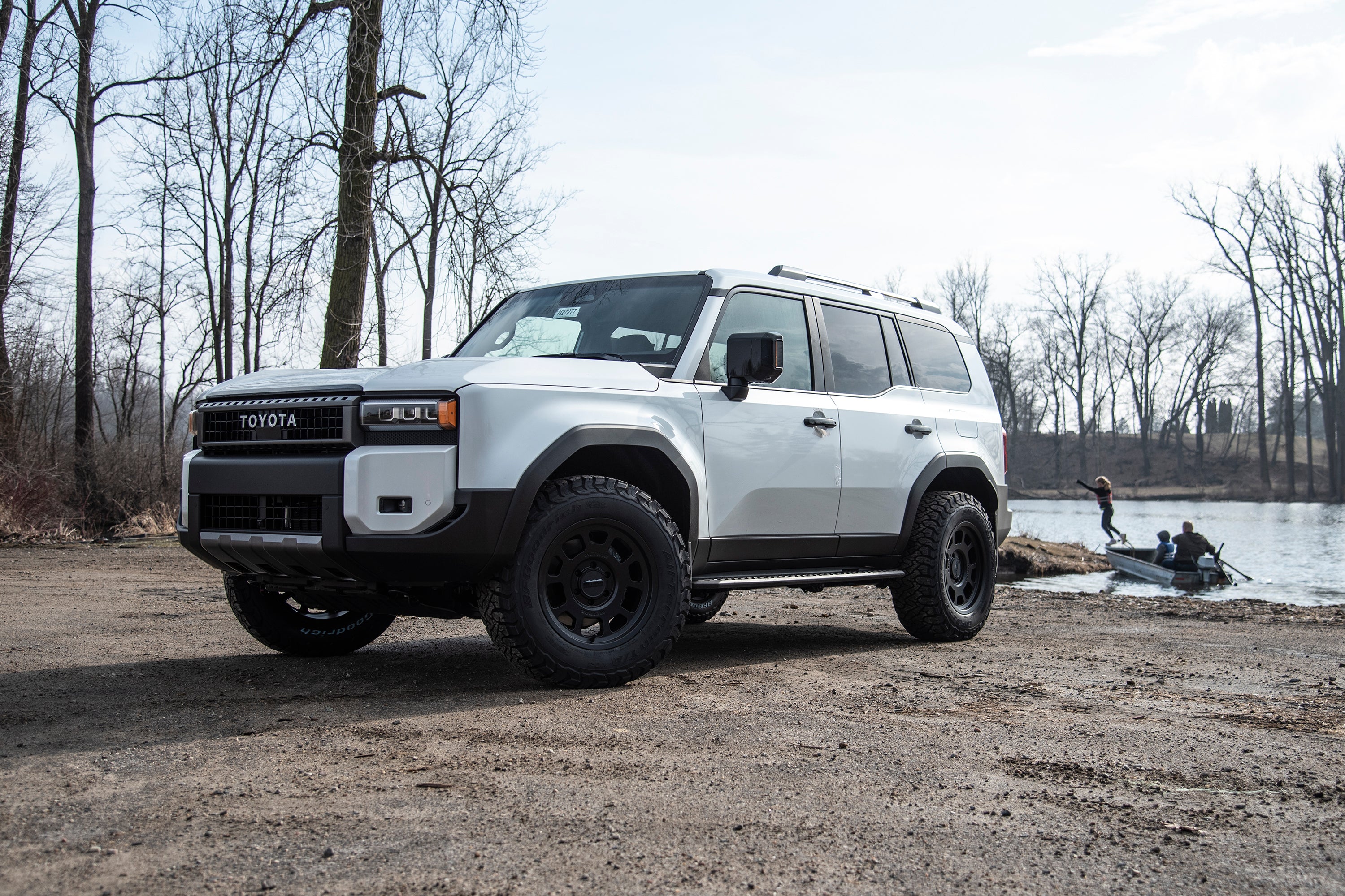 https://serenity-foxfactory.asset.akeneo.cloud/fox_asset_family/media/Toyota_Land_Cruiser_2024_Z1_5_leveling_04.jpg