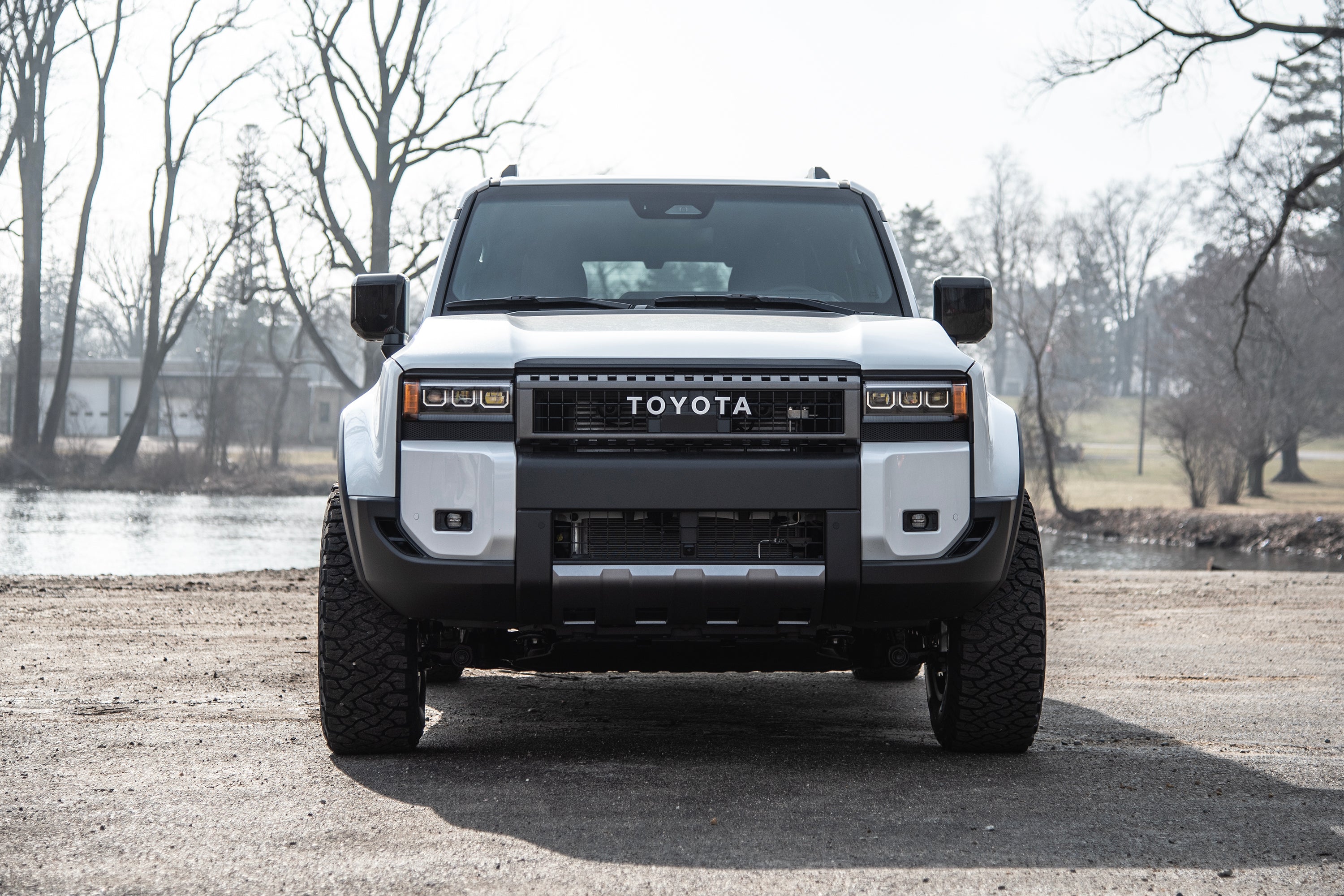 https://serenity-foxfactory.asset.akeneo.cloud/fox_asset_family/media/Toyota_Land_Cruiser_2024_Z1_5_leveling_11.jpg