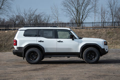 https://serenity-foxfactory.asset.akeneo.cloud/fox_asset_family/media/Toyota_Land_Cruiser_2024_Z1_5_leveling_12.jpg
