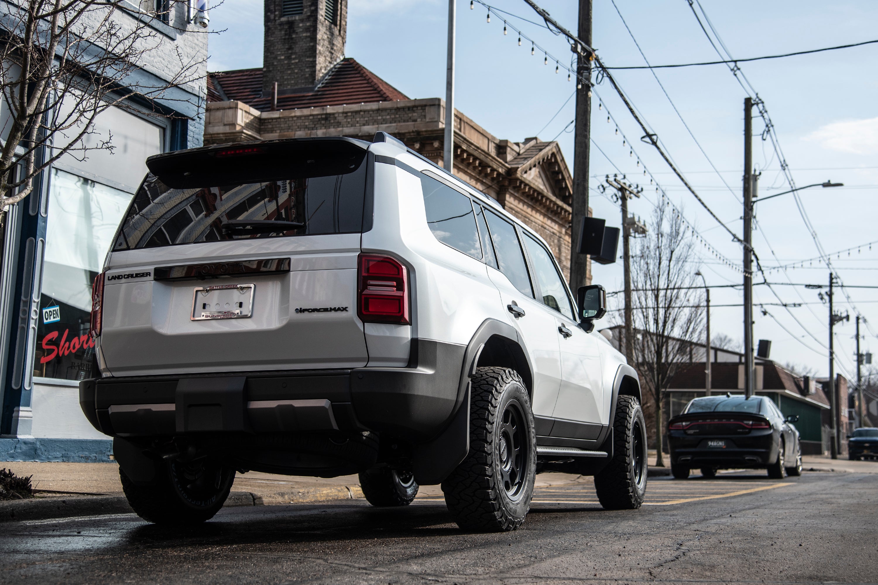 https://serenity-foxfactory.asset.akeneo.cloud/fox_asset_family/media/Toyota_Land_Cruiser_2024_Z1_5_leveling_14.jpg